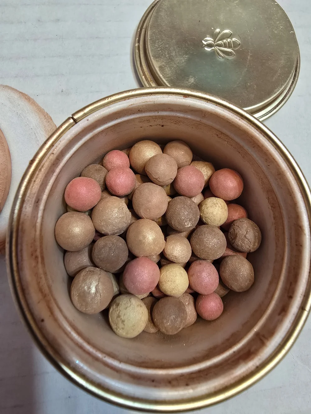 GUERLAIN Meteorites Setting & Finishing Pearls Of Powder 04 Amber MSRP $75
